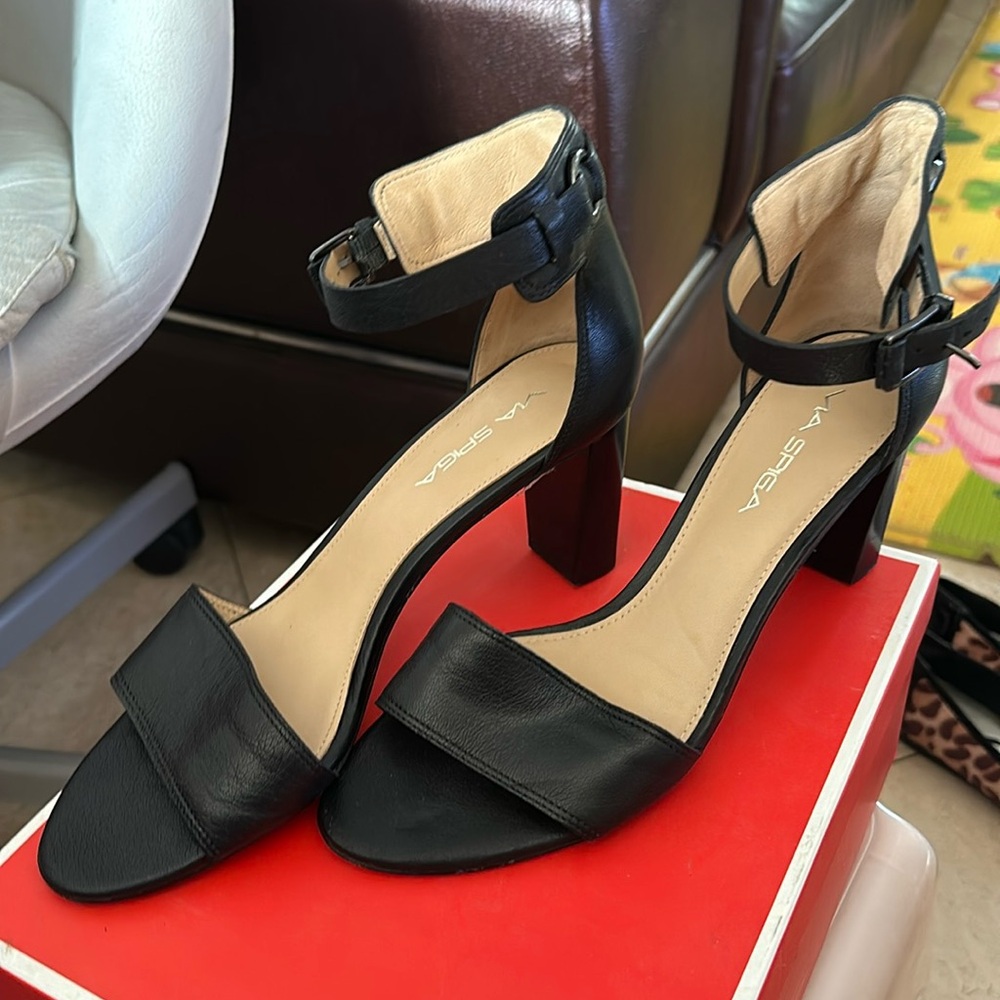 Used- Via Spiga black heels